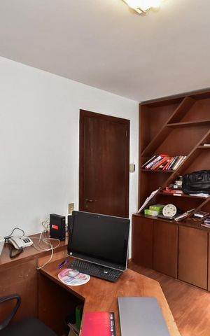 Casa à venda com 316m², 5 quartos e 4 vagasQuarto 2