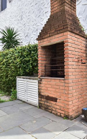 Casa à venda com 316m², 5 quartos e 4 vagasChurrasqueira