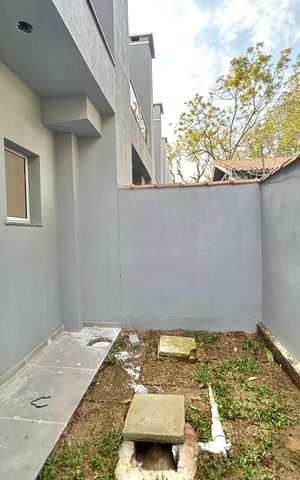 Casa à venda com 67m², 2 quartos e 1 vaga Casa à venda com 67m², 2 quartos e 1 vagaÁrea comum