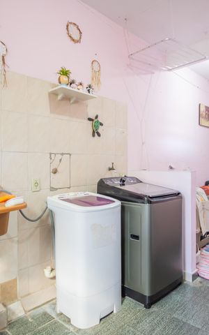 Casa à venda com 255m², 3 quartos e 4 vagas Casa à venda com 255m², 3 quartos e 4 vagasÁrea de Serviço