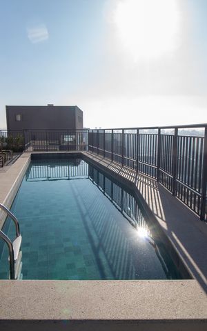 Studio à venda com 23m², 1 quarto e sem vaga Studio à venda com 23m², 1 quarto e sem vagaÁrea comum - Piscina 2