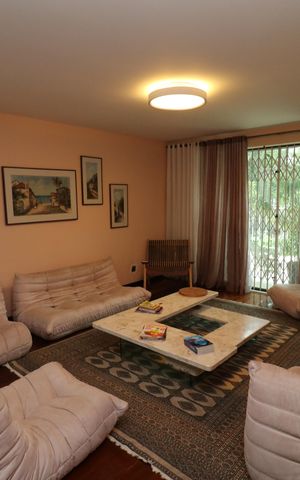 Casa à venda com 356m², 5 quartos e 3 vagasSala 1