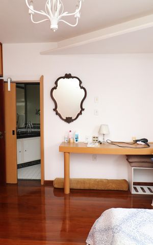 Casa à venda com 356m², 5 quartos e 3 vagasSuíte 4