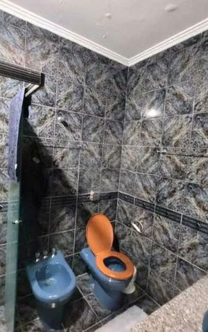 Casa à venda com 274m², 6 quartos e 5 vagas Casa à venda com 274m², 6 quartos e 5 vagasBanheiro
