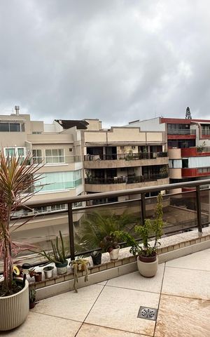 Apartamento à venda com 300m², 4 quartos e 2 vagas Apartamento à venda com 300m², 4 quartos e 2 vagasVaranda da Sala