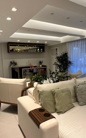 Apartamento à venda com 300m², 4 quartos e 2 vagas Apartamento à venda com 300m², 4 quartos e 2 vagasSala