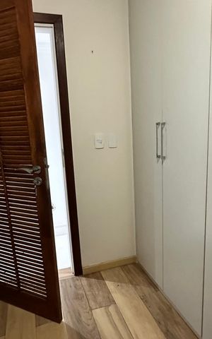 Apartamento à venda com 300m², 4 quartos e 2 vagas Apartamento à venda com 300m², 4 quartos e 2 vagasQuarto 1