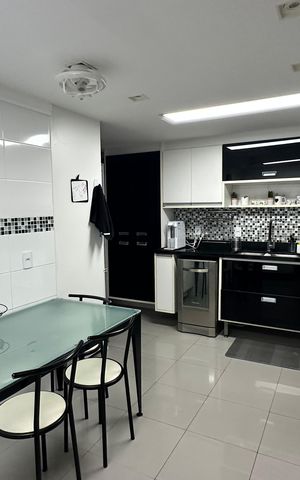 Apartamento à venda com 300m², 4 quartos e 2 vagas Apartamento à venda com 300m², 4 quartos e 2 vagasCozinha