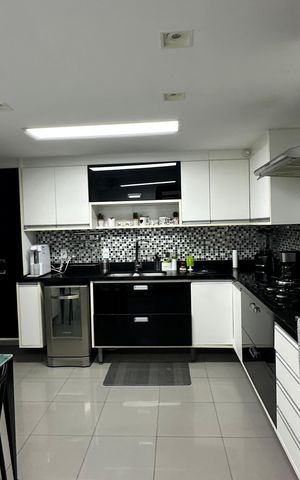 Apartamento à venda com 300m², 4 quartos e 2 vagas Apartamento à venda com 300m², 4 quartos e 2 vagasCozinha