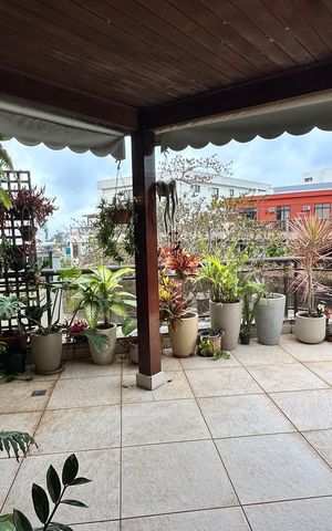 Apartamento à venda com 300m², 4 quartos e 2 vagas Apartamento à venda com 300m², 4 quartos e 2 vagasVaranda da Sala