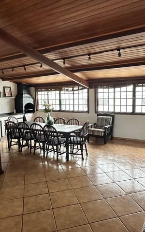 Apartamento à venda com 300m², 4 quartos e 2 vagas Apartamento à venda com 300m², 4 quartos e 2 vagasCobertura