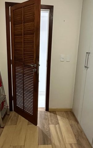 Apartamento à venda com 300m², 4 quartos e 2 vagas Apartamento à venda com 300m², 4 quartos e 2 vagasQuarto 1