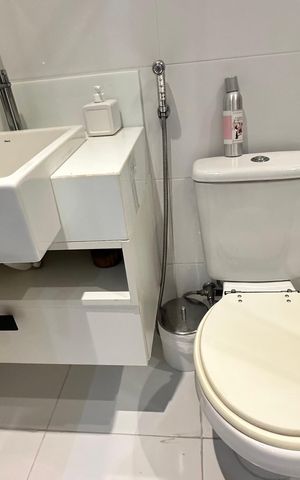 Apartamento à venda com 300m², 4 quartos e 2 vagas Apartamento à venda com 300m², 4 quartos e 2 vagasBanheiro Social