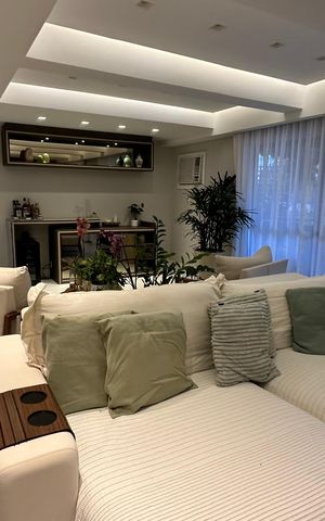 Apartamento à venda com 300m², 4 quartos e 2 vagas Apartamento à venda com 300m², 4 quartos e 2 vagasSala