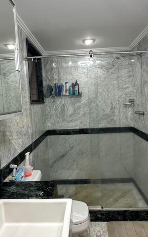 Apartamento à venda com 300m², 4 quartos e 2 vagas Apartamento à venda com 300m², 4 quartos e 2 vagasBanheiro quarto 4