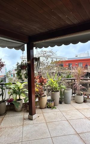 Apartamento à venda com 300m², 4 quartos e 2 vagas Apartamento à venda com 300m², 4 quartos e 2 vagasVaranda da Sala