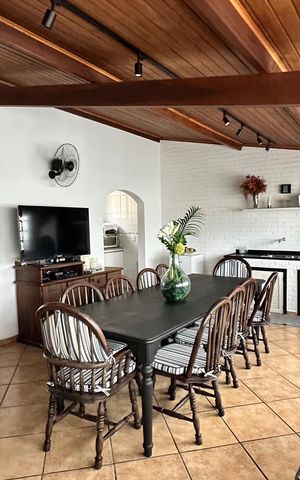 Apartamento à venda com 300m², 4 quartos e 2 vagas Apartamento à venda com 300m², 4 quartos e 2 vagasCobertura