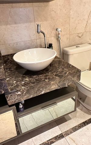 Apartamento à venda com 300m², 4 quartos e 2 vagas Apartamento à venda com 300m², 4 quartos e 2 vagasBanheiro social 2