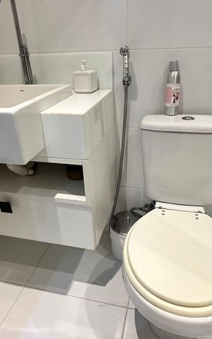Apartamento à venda com 300m², 4 quartos e 2 vagas Apartamento à venda com 300m², 4 quartos e 2 vagasBanheiro Social