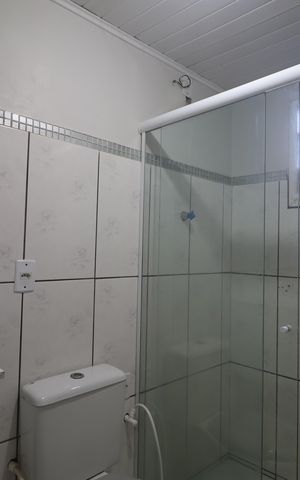 Casa à venda com 130m², 4 quartos e 2 vagasBanheiro/casa fundos