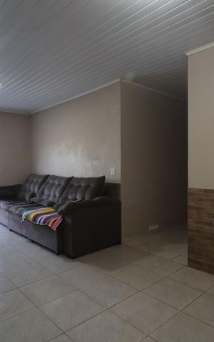 Casa à venda com 130m², 4 quartos e 2 vagasSala