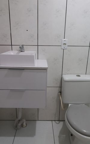 Casa à venda com 130m², 4 quartos e 2 vagasBanheiro/casa fundos