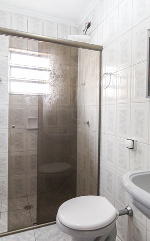 Casa para alugar com 110m², 3 quartos e 2 vagas Casa para alugar com 110m², 3 quartos e 2 vagasBanheiro