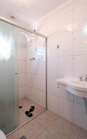 Casa para alugar com 271m², 6 quartos e 5 vagasBanheiro 1