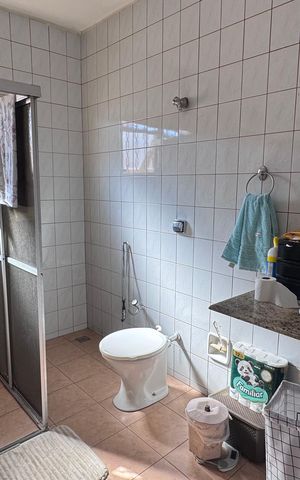 Casa à venda com 360m², 3 quartos e 3 vagas Casa à venda com 360m², 3 quartos e 3 vagasBanheiro