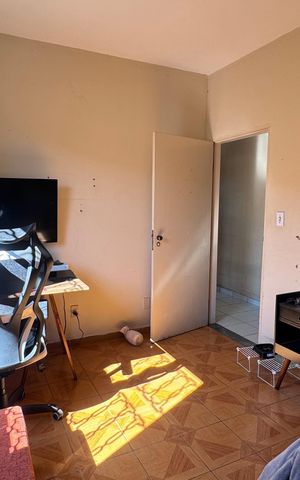 Casa à venda com 360m², 3 quartos e 3 vagas Casa à venda com 360m², 3 quartos e 3 vagasQuarto 2