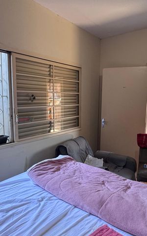 Casa à venda com 360m², 3 quartos e 3 vagas Casa à venda com 360m², 3 quartos e 3 vagasQuarto 1