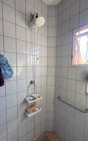Casa à venda com 360m², 3 quartos e 3 vagas Casa à venda com 360m², 3 quartos e 3 vagasBanheiro