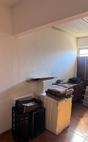 Casa à venda com 360m², 3 quartos e 3 vagas Casa à venda com 360m², 3 quartos e 3 vagasEdícula