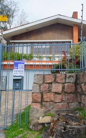Casa à venda com 412m², 4 quartos e 4 vagasFachada