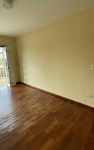 Casa de condomínio para alugar com 326m², 4 quartos e 6 vagasQuarto 2
