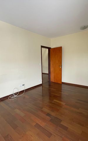 Casa de condomínio para alugar com 326m², 4 quartos e 6 vagasSuíte 1