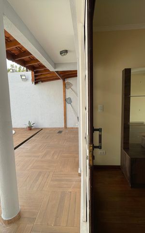 Casa de condomínio para alugar com 326m², 4 quartos e 6 vagasSala 2