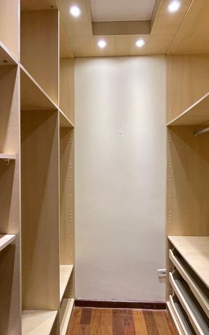 Casa de condomínio para alugar com 326m², 4 quartos e 6 vagasCloset da suíte 1