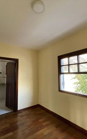 Casa de condomínio para alugar com 326m², 4 quartos e 6 vagasSuíte 2