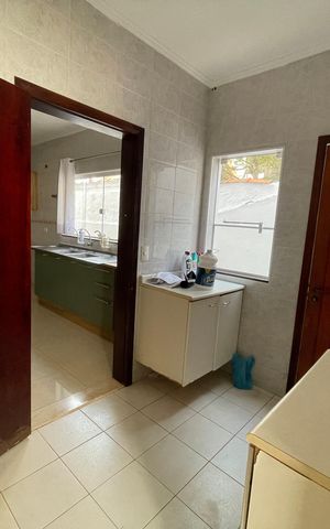 Casa de condomínio para alugar com 326m², 4 quartos e 6 vagasÁrea de Serviço