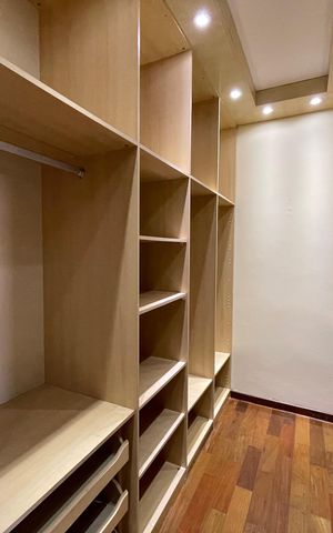 Casa de condomínio para alugar com 326m², 4 quartos e 6 vagasCloset da suíte 1