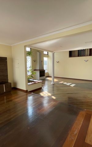 Casa de condomínio para alugar com 326m², 4 quartos e 6 vagasSala 2