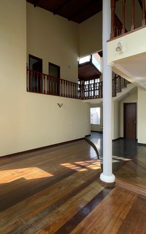 Casa de condomínio para alugar com 326m², 4 quartos e 6 vagasSala 1