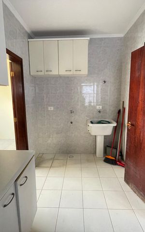 Casa de condomínio para alugar com 326m², 4 quartos e 6 vagasÁrea de Serviço