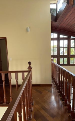 Casa de condomínio para alugar com 326m², 4 quartos e 6 vagasCorredor