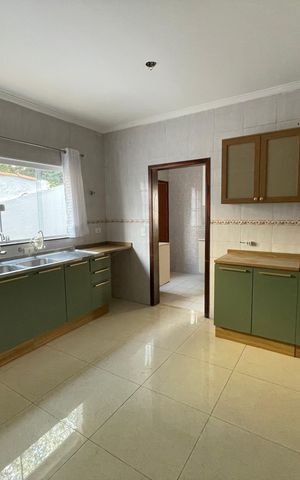 Casa de condomínio para alugar com 326m², 4 quartos e 6 vagasCozinha