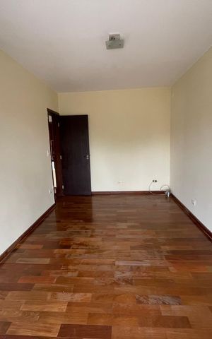 Casa de condomínio para alugar com 326m², 4 quartos e 6 vagasQuarto 2