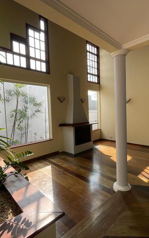 Casa de condomínio para alugar com 326m², 4 quartos e 6 vagasSala 1