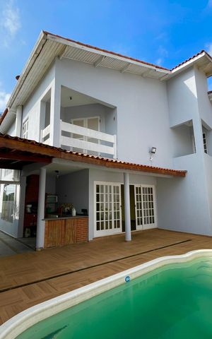 Casa de condomínio para alugar com 326m², 4 quartos e 6 vagasQuintal