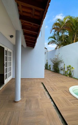Casa de condomínio para alugar com 326m², 4 quartos e 6 vagasQuintal